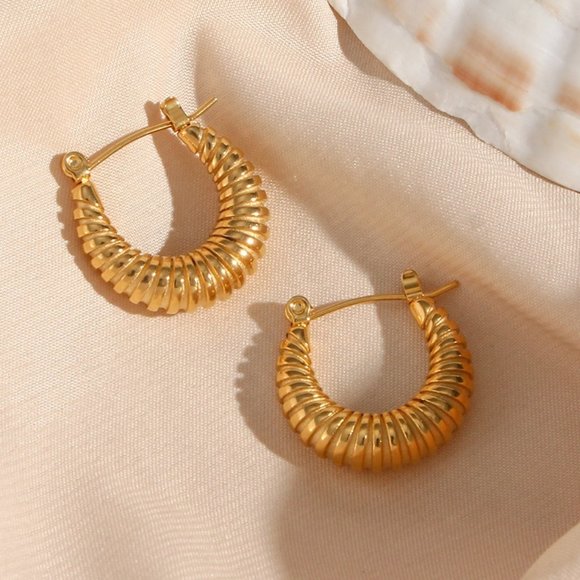 Thin Classic Huggie Croissant Hoop Earrings 18K Gold Plated Stainless Steel - Picture 5 of 10